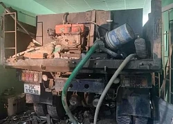 Xe tải tông sập nhà dân khiến ba người thương vong