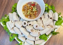 Luộc lòng lợn chỉ cần cho 1 loại gia vị này đảm bảo lòng trắng phau, giòn sần sật, mùa hè tha hồ nhậu lai rai
