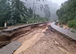 Mưa lớn gây ngập úng nghiêm trọng, nhiều tuyến giao thông bị chia cắt