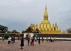 'Sống chậm' trên đất Lào