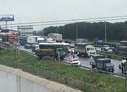 Tai nạn liên hoàn giữa 5 xe ô tô trên cao tốc Cao Bồ - Mai Sơn