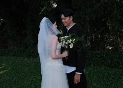 Thành Chung khoe bộ ảnh ngọt hơn đường với nàng WAG xinh nhất làng bóng Việt, 7 năm yêu vẫn một ánh mắt si tình