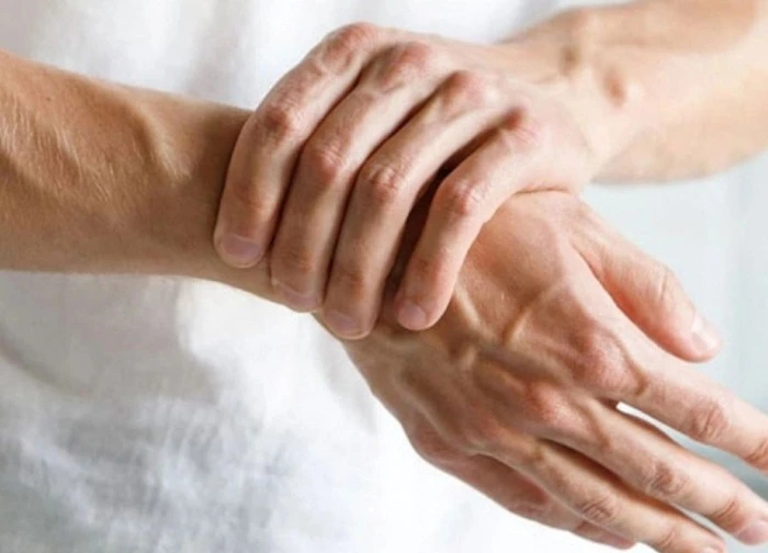 Dấu hiệu ở tay chân cảnh báo axit uric cao
