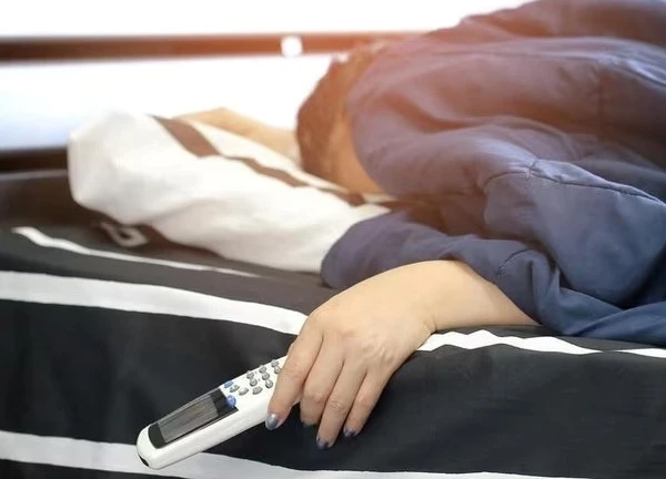 Điều gì xảy ra khi ngủ với điều hòa cả đêm?