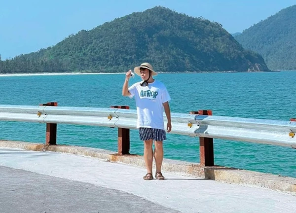 Du khách mê mẩn Quan Lạn với biển xanh, cát trắng và trải nghiệm độc đáo