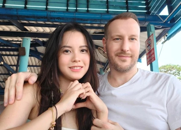 Mẹ đơn thân khiến trai Tây phải chuyển vội 1 tỷ đồng "giữ chỗ", cưới xong phát hiện "tật xấu khó tả"