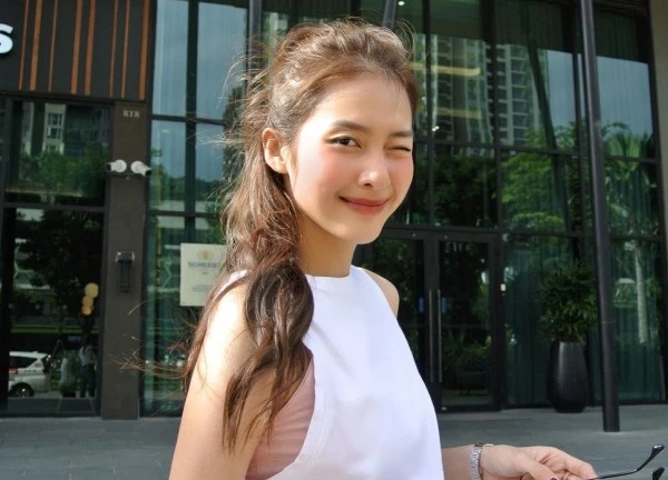 Mỹ nhân Việt được báo Hàn tung hô "đẹp không thua Song Hye Kyo", nhan sắc khiến xứ Trung chao đảo