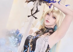 Nữ coser xinh đẹp biến hình khiến fan đứng ngồi không yên