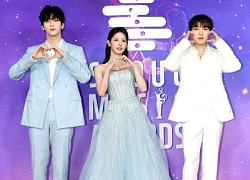 Thảm đỏ Seoul Music Awards: Nữ thần nhan sắc Miyeon (G)I-DLE đẹp phát sáng, "em gái IVE" gây tranh cãi