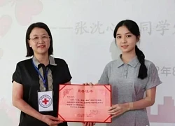 Thủ khoa đại học bị cha cấm livestream vì 'quá xinh đẹp' ở Trung Quốc