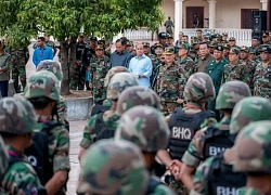 Thủ tướng Campuchia ra biên giới, thủ tướng Thái Lan gặp thêm khó khăn