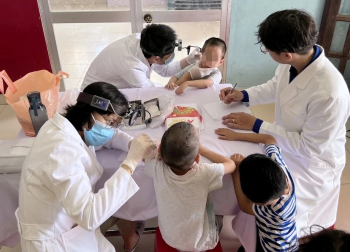 Thông tin mới nhất về bé gái co giật bất thường, bị đánh tại mái ấm ở TPHCM
