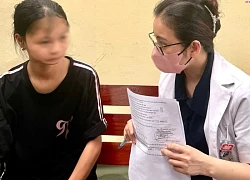 Bà mẹ đưa con gái đi khám bệnh bị lừa sạch tiền khi đang chờ đến lượt