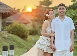 Bắt gặp khoảnh khắc cầu thủ nổi tiếng ôm eo tình tứ MC Huyền Trang Mù Tạt, lộ "hint" có thêm thành viên mới?