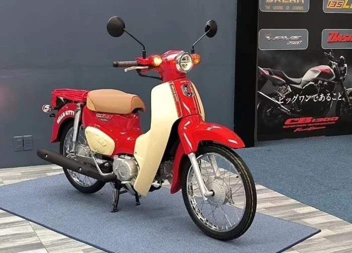 Honda Super Cub Hello Kitty 'đổ bộ' thị trường Việt Nam với giá 150 triệu đồng