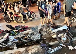 Ô tô mất lái húc văng người dân, xe máy nằm la liệt giữa phố