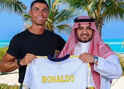Ronaldo làm nên lịch sử ở tuổi 40