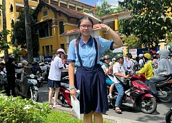 Thủ khoa thi vào lớp 10 TP.HCM với 2 điểm 10 tuyệt đối: Mỗi ngày làm 2 đề Anh, 3 đề Toán, xem thêm thời sự để viết Văn hay