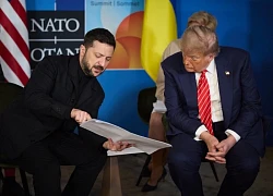 Tổng thống Ukraine gây chú ý khi mặc vest để gặp ông Trump