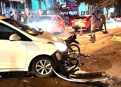 Tông vào ô tô trong đêm, 2 thanh thiếu niên tử vong