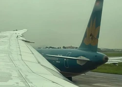 Video: Hai máy bay va chạm tại sân bay Nội Bài