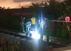 Vượt rào chắn cùng bạn gái, nam thanh niên 21 tuổi bị tàu hỏa tông tử vong