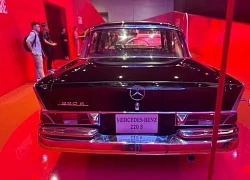 Mercedes-Benz mang xe cổ gần 70 năm tuổi trưng bày tại TP HCM