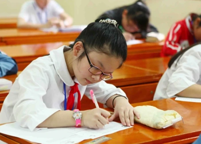 Con tôi thi vào lớp 6 còn khó và khổ hơn tôi thi thạc sỹ