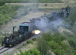 Đằng sau việc 'đoàn tàu bọc thép' của Nga bất ngờ xuất hiện ở Donbass