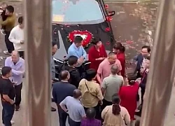 Đãng trí đón dâu nhầm nhà, chú rể phải bồi thường "thiệt hại"