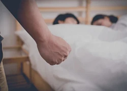 Kéo 2 bên gia đình đi bắt gian vợ ngoại tình nhưng khi mở cửa ra tôi và bố 'đứng tim' chết lặng khi thấy mặt người này