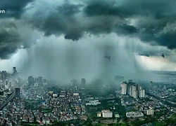 Khoảnh khắc 'như phim viễn tưởng' trong cơn mưa lớn ở Hà Nội