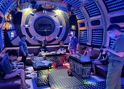 Khởi tố chủ quán karaoke cho nhóm khách thuê phòng VIP "bay lắc"