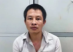 Khởi tố kẻ vác dao đuổi chém bố, sát hại mẹ