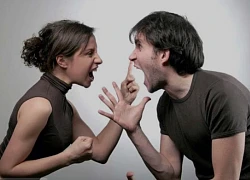 Mỗi tháng đưa 3 triệu tiề.n ăn, vợ chê ít, đi làm về nhìn bát canh lõng bõng nước, tôi 'hất tung' cho hả dạ