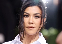 Mỹ nhân Kardashian duy nhất không "đi cửa sau" dự đám cưới tỷ phú Jeff Bezos, được dân mạng khen lấy khen để