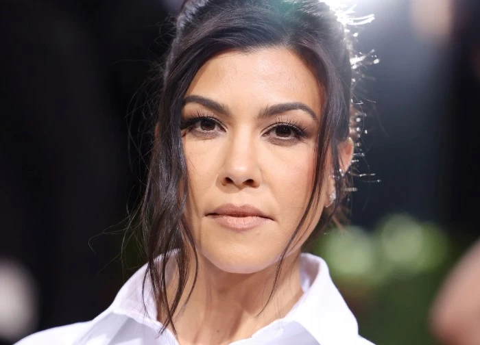 Mỹ nhân Kardashian duy nhất không "đi cửa sau" dự đám cưới tỷ phú Jeff Bezos, được dân mạng khen lấy khen để