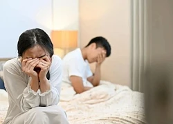 Phát hiện vợ vẫn giữa ảnh nóng với tình cũ trong điện thoại, chồng ám ảnh không dám gần gũi mỗi đêm