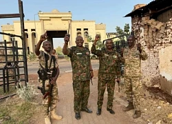 Quân đội Sudan tấn công căn cứ của lực lượng bán quân sự RSF