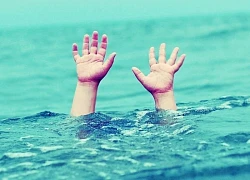 Rủ nhau tắm ao sau nhà, 2 cháu nhỏ tử vong do đuối nước