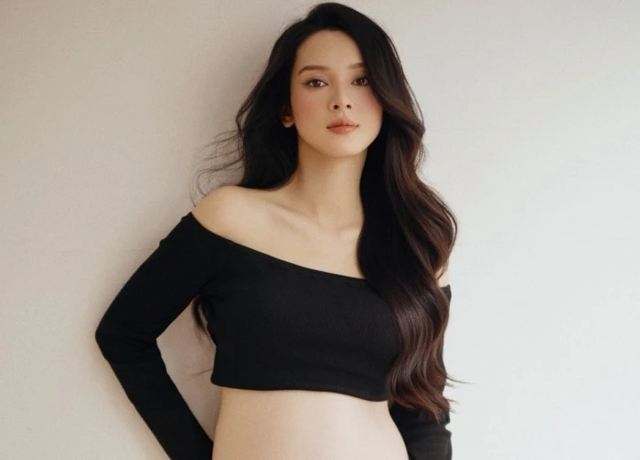 Sao Việt 1/7: Quỳnh Lương khoe bụng bầu ở những tháng cuối thai kỳ