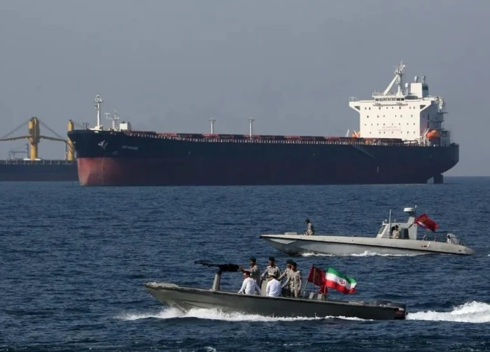 Tình báo Mỹ: Iran có động thái chuẩn bị gài thủy lôi ở eo biển Hormuz