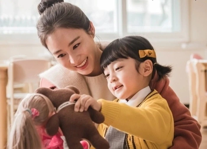 Vợ cũ của chồng gửi quà cho con, tôi sốc nặng khi biết bí mật kinh hoàng