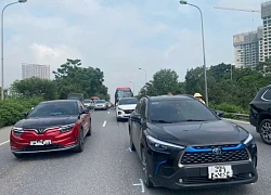 Bốn ô tô va chạm liên hoàn trên đại lộ Thăng Long