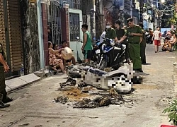 Cháy xe máy điện, nhiều người leo ban công qua nhà hàng xóm thoát thân