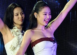 Clip: Jennie - Jisoo (BLACKPINK) bị tóm dính "mặt lạnh như tiền", né fan?