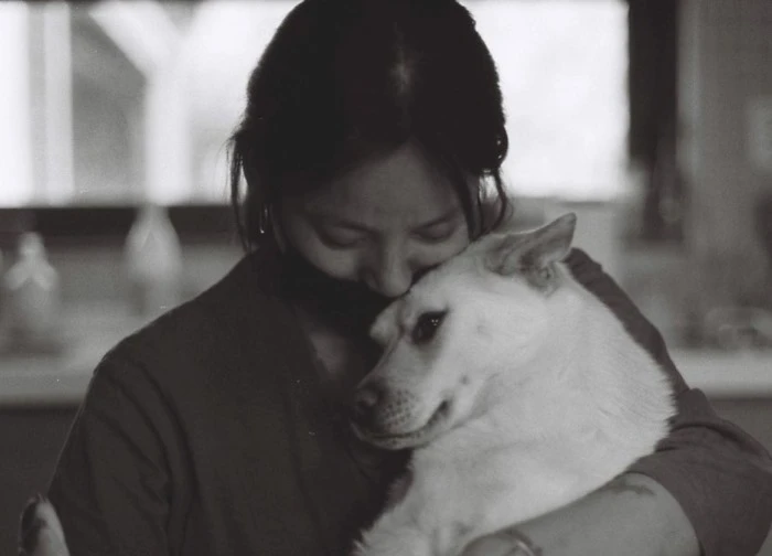 Lee Hyori tiết lộ từng bị chó cắn suýt đứt ngón tay