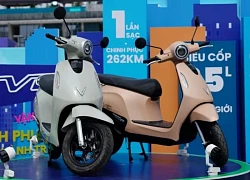 Loạt xe máy điện chạy 200 km mới phải cắm sạc
