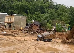 Lũ cuốn trôi 4 người ở Sơn La