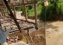 Lũ quét trong đêm ở Mường Luân: Nhà sập, ô tô trôi, bản làng tan hoang